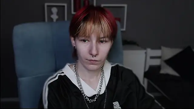 guitarandangell (F young) - What's under T-shirt today?