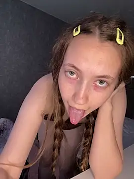 Webcam Model (Holy_Poly)  is live.Free join now!