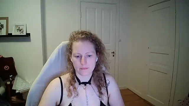 Preview of girlnina-1995