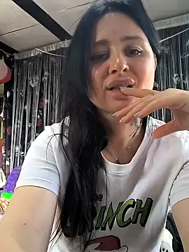 kikixred - KikiXRed's free webcam - UK Sex Cams