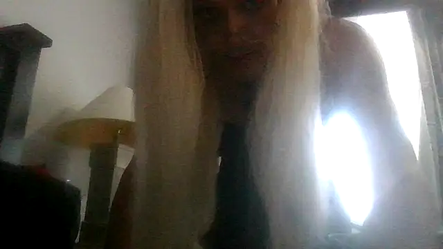 sassycrystal77 - SassyCrystal77's free webcam - UK Sex Cams