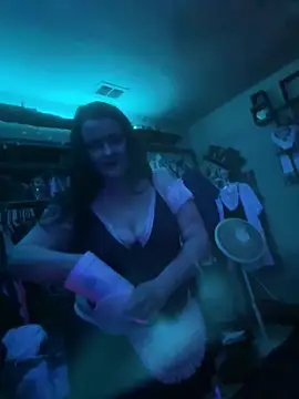 squirterstormy065 (G young) - First time squirting live on camera