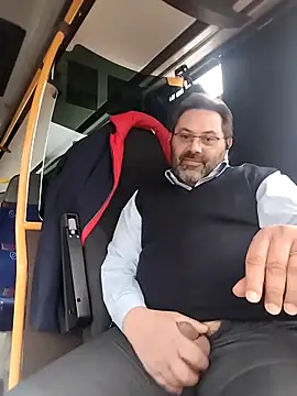 necroforo (M mature) - Doccia e gioco con dildo a casa