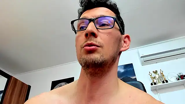 brutusk08 (Ask my age) - Get me naked ;)