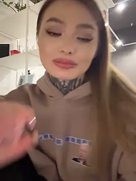 AriWild live sex cam