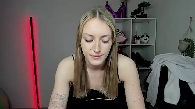 evelynblond - EvelynBlond's free webcam