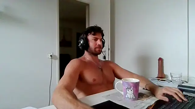 alpha-hunk - Alpha-hunk's free webcam