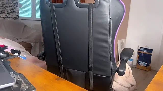 caliiie-of (F young) - gros plan cul et chatte