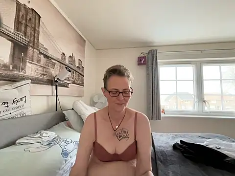 curvy-jinx (F mature) - 5 minute custom video