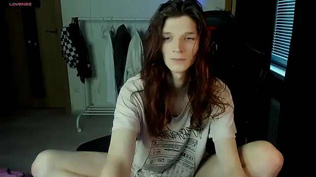 iceseeker2 (M twink) - Will you make me naughty?