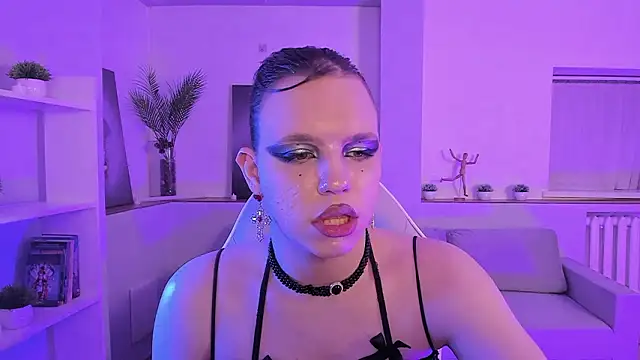 madison_dolly (T teen) - nude doggy pose