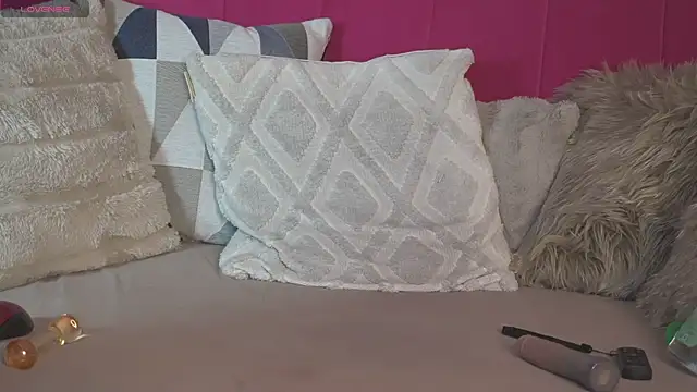 LoriMinelli live sex cam