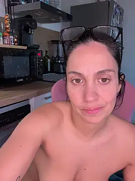 LaPetiteKim live cam