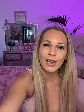 joliesky (F milf) - Show Boobs 3 min