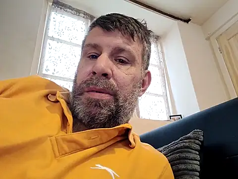 stud2512 (M mature) - Take jogging bottoms off