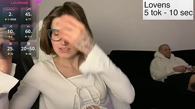 sexy_sweets (Ask my age) - play with tittits