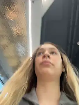 sashacatt (F young) - Masturbation+pinching nipples 🍒