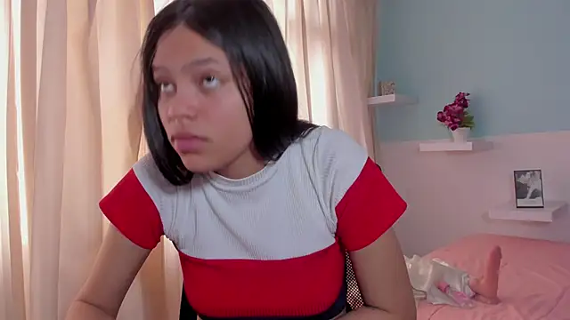 kendall_hernandez (F young) - Show tits