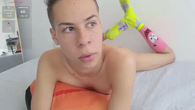 grey___27 - Grey___27's free webcam