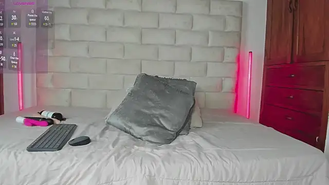 hollygrey_ - HollyGrey_'s free webcam - UK Sex Cams