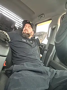 Live cam model Beardedtattood broadcasting live