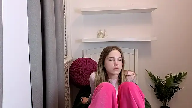 just_l0ve_me - Just_L0VE_me's free webcam - UK Sex Cams