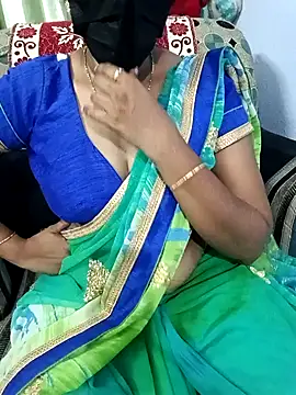 tinarosy13 - Tinarosy13's free webcam - UK Sex Cams