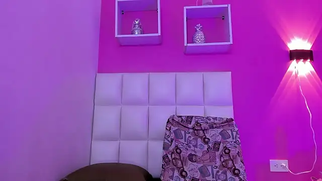 rebecca_sandoval (F young) - Squirt in your face