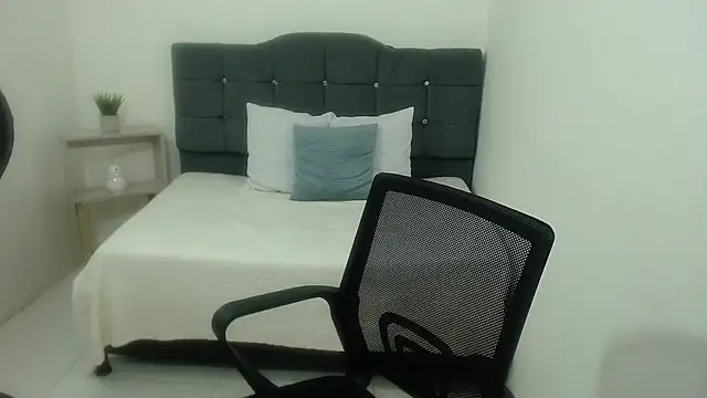 Naomi_Street live cam