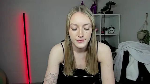 evelynblond - EvelynBlond's free webcam