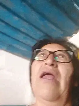 clarita_01 (F mature) - Como perrito  desnuda😍😍😍