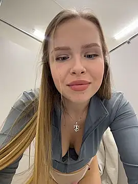 liza_risky (F young) - show booty in panty on the store