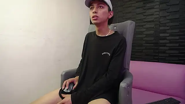 dantelux (M twink) - oil in my body