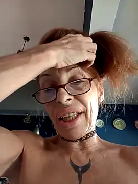 frozenwaffle (F mature) - Make me hot ride dildo