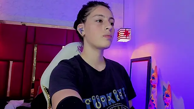 moon_winy (F teen) - take off 3 garments (you choise )