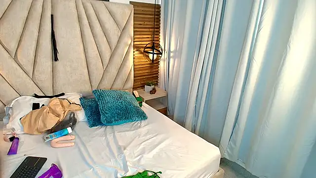 kimberlyfox_t (F young) - oil in tits