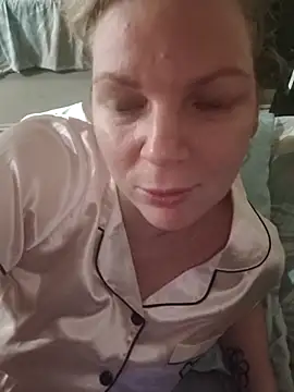 l4dyc4pricorn76 (F mature) - Keep Titties out