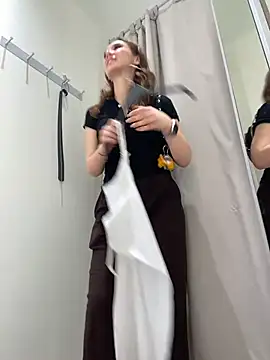 QuitieLia live cam profile