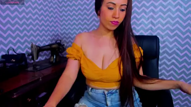 hanna_hell_ (F young) - full naked oil body