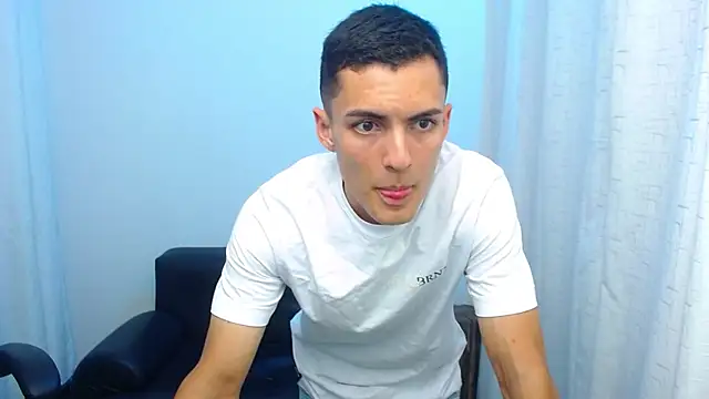 Matiius18 live sex cam