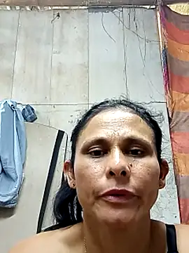 Webcam Model (yuliitza4)  is live.Free join now!