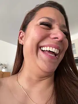 Webcam Model (Pretty__Milf)  is live.Free join now!