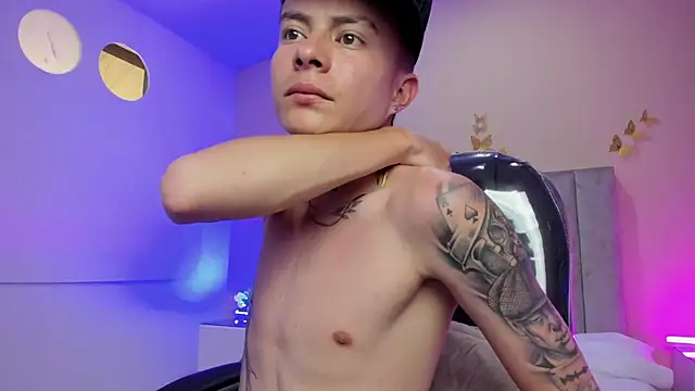 nascary_fox (M twink) - cum public