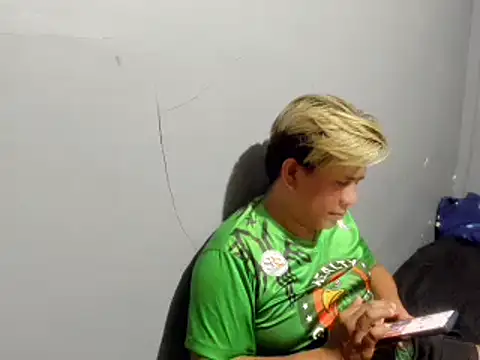 clark_asian (Ask my age) - to get naked in public and make me hard