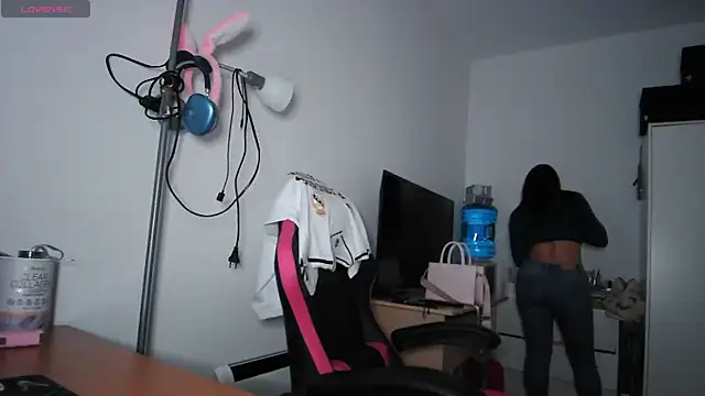 Yulian_Milf live sex cam