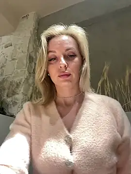 vikabunny1 (Ask my age) - tease in public😈🔥neked boobs😳🥵