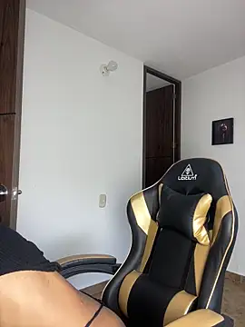 Nikol_Rang__ live cam