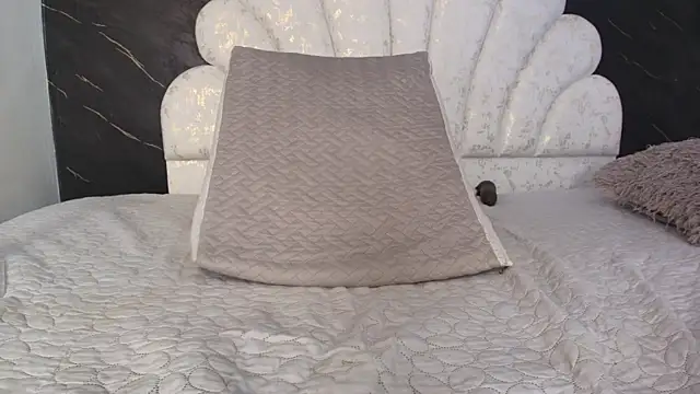 kissme_luna - Kissme_luna's free webcam - UK Sex Cams