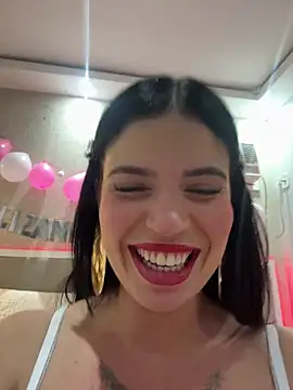 Rafaellaz Live Webcam on Stripchat