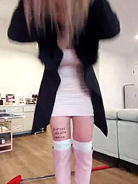 LilyOrion live cam profile